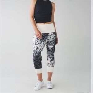 Lululemon Dance To Yoga Pant
Pretty Plume Angel Wing‎ Black / Angel Wing size 4​